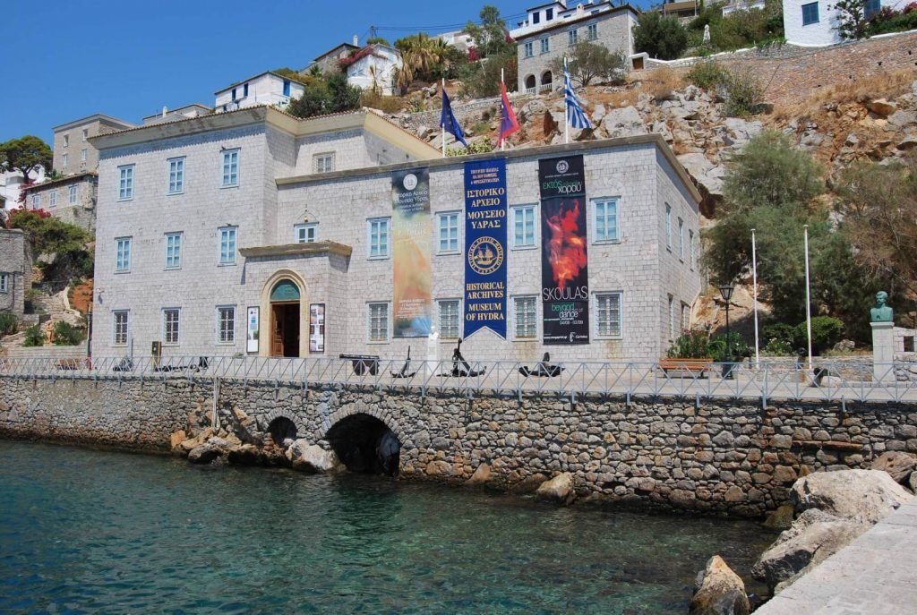 Στα πλαίσια του εορτασμού της Διεθνούς Ημέρας Αρχείων την 9η Ιουνίου η υπηρεσία των ΓΑΚ/ Ιστορικού Αρχείου- Μουσείου Ύδρας διοργανώνει, την προσεχή Κυριακή 9 Ιουνίου 2019, αφιερωματική έκθεση με τεκμήρια από τα προσωπικά αρχεία των ιδρυτών του Ιστορικού Αρχείου Μουσείου Ύδρας